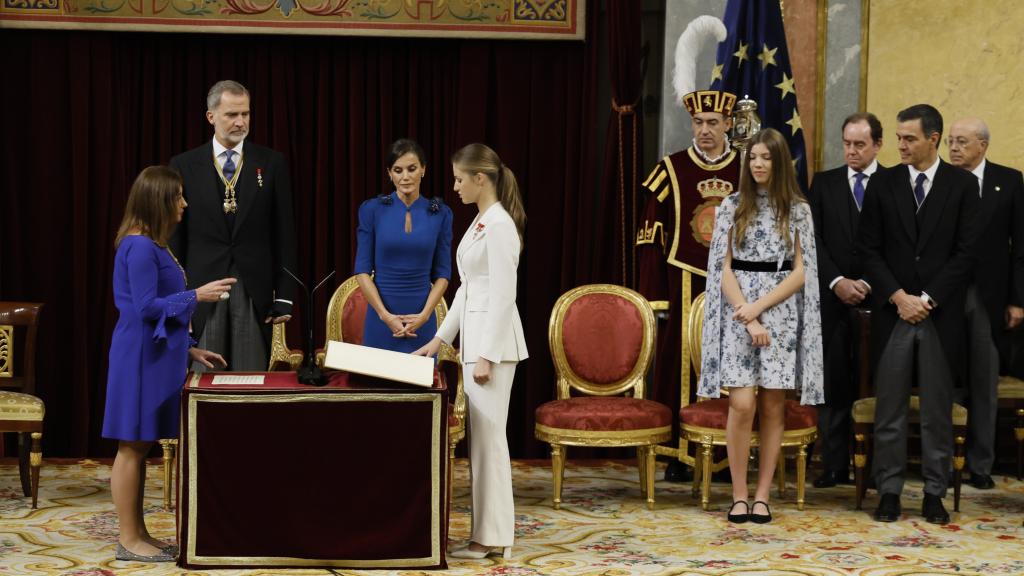 Leonor junto a Armengol en la jura de la Constitución.