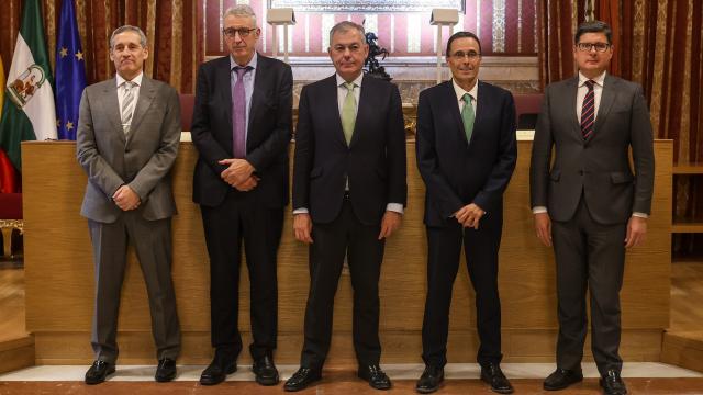 Foto de familia tras el acto de presentación de la presidencia de Sevilla.