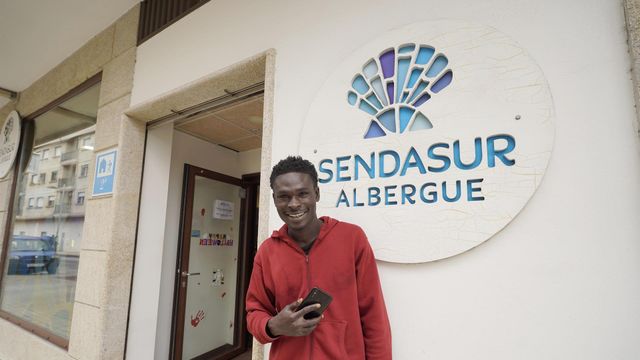 Un inmigrante desplazado desde Canarias en el albergue Senda Sur, a 31 de octubre de 2023, en O Porriño,