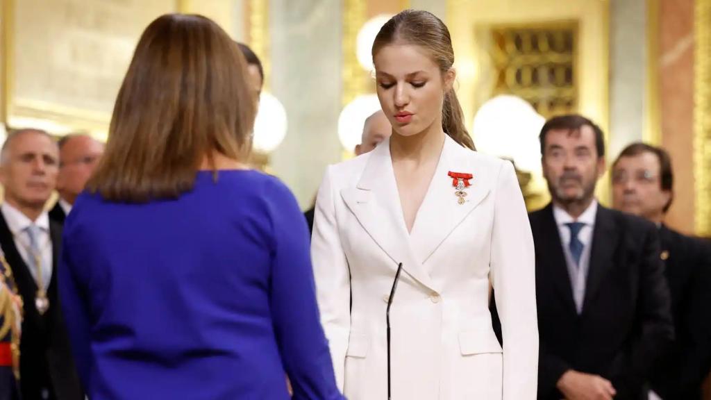 La princesa Leonor jura la Constitución ante la presidenta del Congreso.