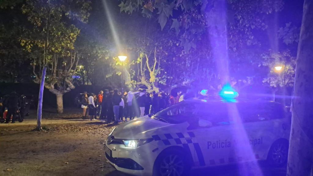 Policía Municipal de Valladolid de noche en Moreras