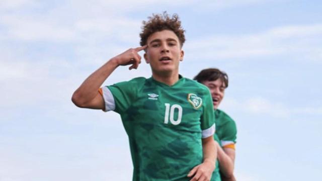 Naj Razi, durante un partido con las inferiores de Irlanda
