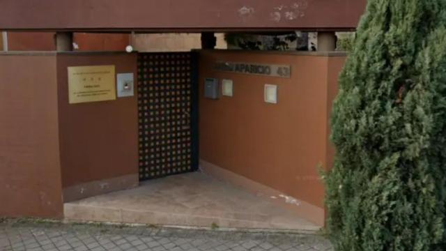 Puerta de la Embajada de Corea del Norte en Madrid.