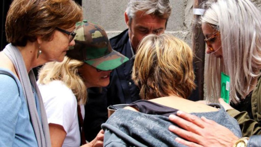 Gente participando en la escape room.