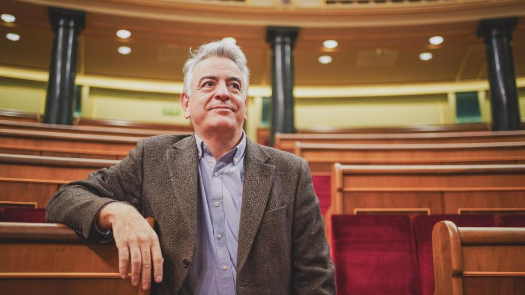 Javier de Andrés posa para EL ESPAÑOL en el Congreso de los Diputados.
