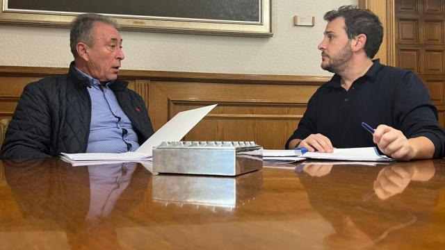 El diputado de Educación, Cultura y Turismo, Víctor López de la Parte y el alcalde del Ayuntamiento de San Cebrián de Castro, Javier Aguado