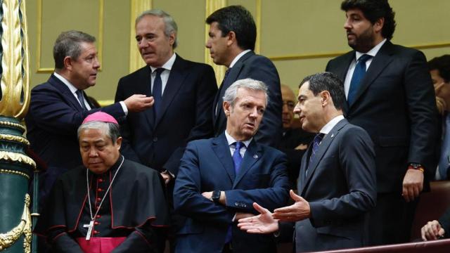 Emiliano García-Page, con otras autoridades, en la jura de la Princesa Leonor