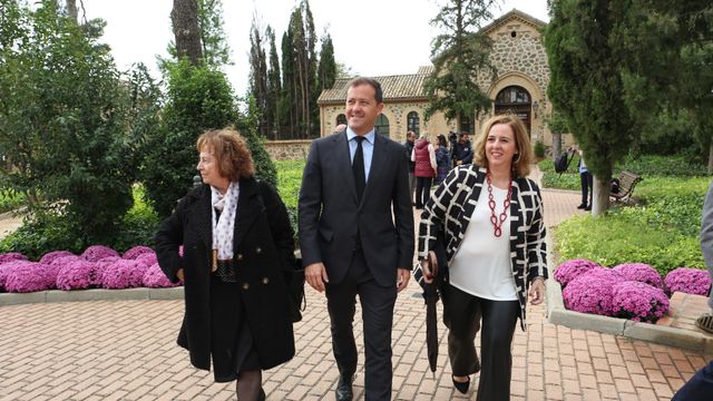 Visita del alcalde de Toledo, Carlos Velázquez, al cementerio en el Día de Todos los Santos