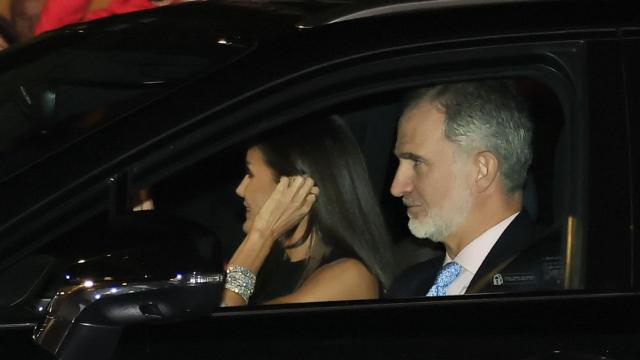 La reina Letizia y el rey Felipe VI, camino a El Pardo.