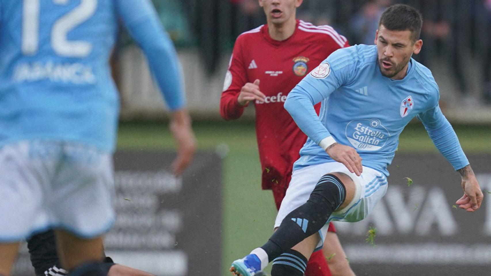 Carles Pérez en el partido contra el Turégano.