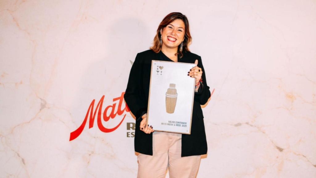 La comunicadora Claudia González, del podcast Trago y Medio.