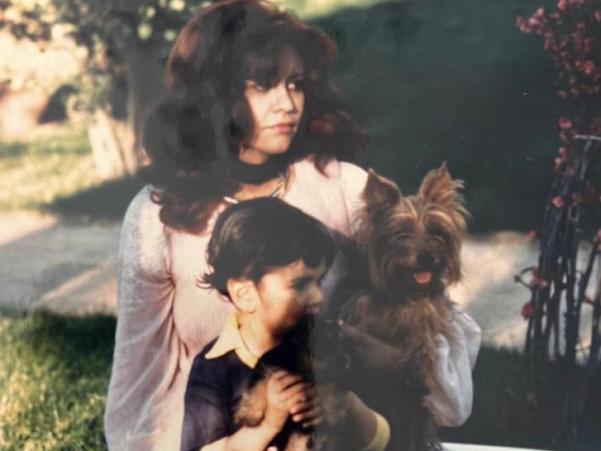 Javier junto a su madre, Marta de Molina von Stranz, en una imagen facilitada a EL ESPAÑOL hace un tiempo.