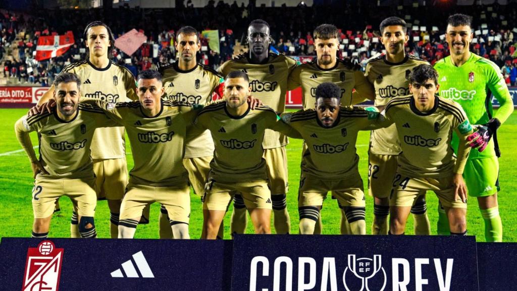 La alineación del Granada en el partido ante el Arosa de la Copa del Rey.