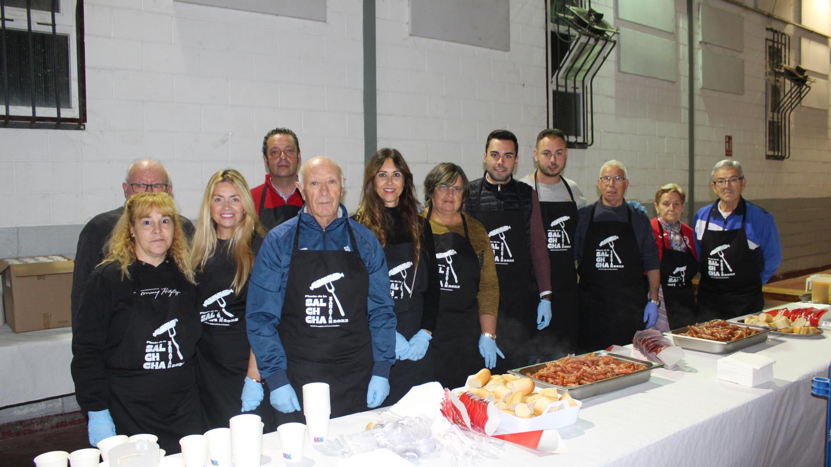 Degustación popular en la Fiesta de la Salchicha de Zaratán