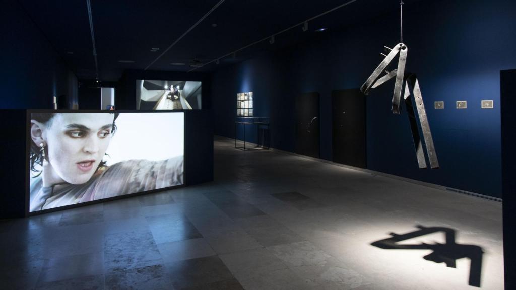 Vistas de las salas con obras de Cabello/Carceller o Lucía C. Pino. Foto: Víctor Hugo Martín Caballero