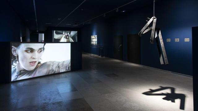 Vistas de las salas con obras de Cabello/Carceller o Lucía C. Pino. Foto: Víctor Hugo Martín Caballero