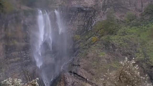 Cascada del nacimiento del río Mundo en Albacete. Foto: Cuenta de X de @MeteoHellin.