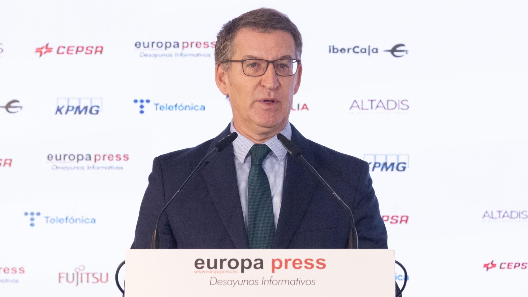 El presidente del PP, Alberto Núñez Feijóo, durante un desayuno informativo de Europa Press este jueves.