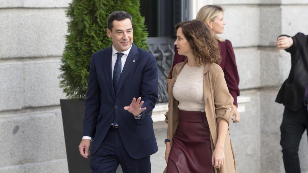 Moreno y Ayuso junto al Congreso de los Diputados en septiembre.
