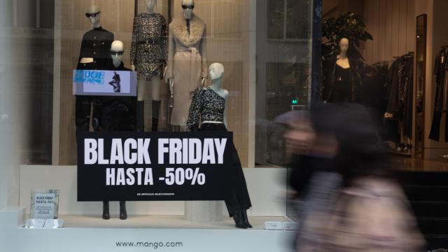 Escaparate en Black Friday.
