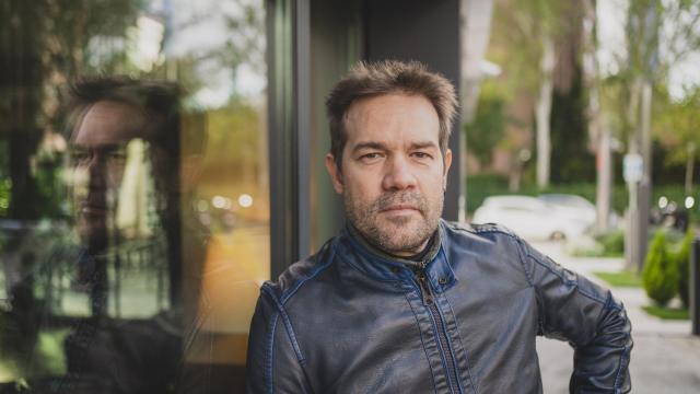 Juan Dávila en una entrevista con EL ESPAÑOL.