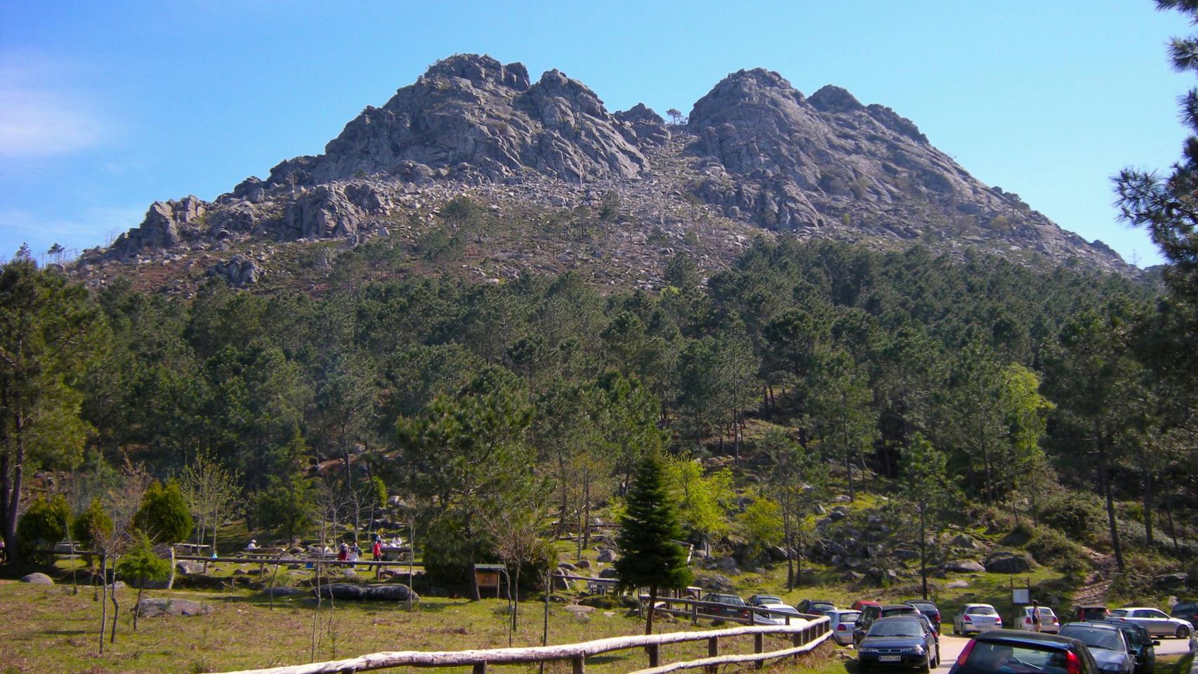 Vista de las cumbres del Monte Galiñeiro. Foto: Wikipedia