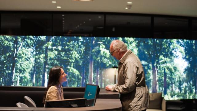 Un trabajador autónomo sénior.