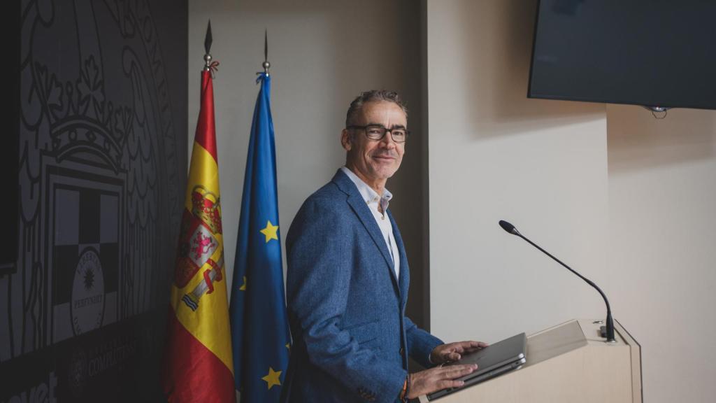 Bruno González-Zorn es pionero en España y el mundo en la lucha contra las superbacterias.