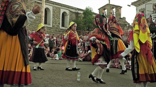 Baile de la Botella con el grupo 'Jalama' de El Payo