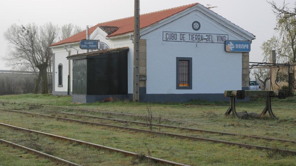 Imagen de una antigua vía férrea de la Ruta de la Plata.