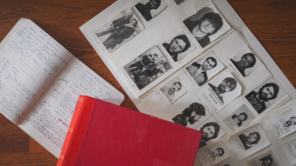 Parte del contenido de la caja de Melchor Miralles sobre los GAL. Foto: David Morales