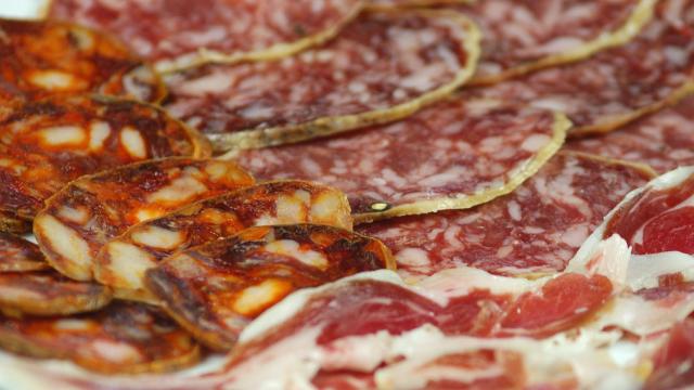 Unos embutidos variados.