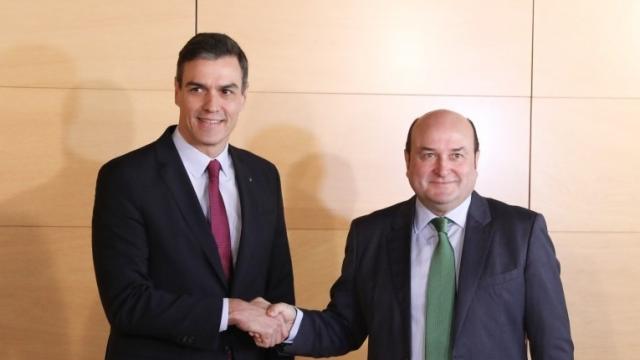 Pedro Sánchez  y Andoni Ortúzar, en una imagen de archivo.