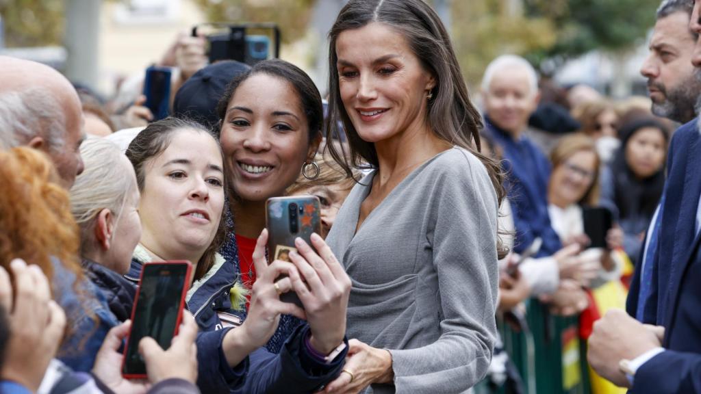 La Reina se hizo fotos con los tudelanos.