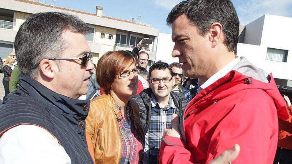 Santos Cerdán con Pedro Sánchez en 2015, dos años antes de que le ayudara a conseguir los votos de los socialistas navarros para ganar las primarias a Susana Díaz.