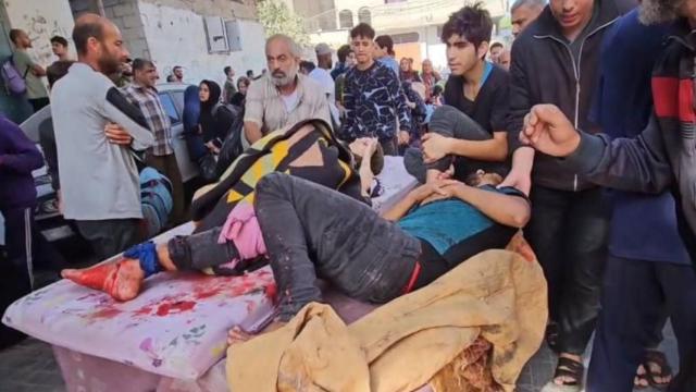 Heridos tras el ataque del colegio Al-Fakhoura en el norte de Gaza.