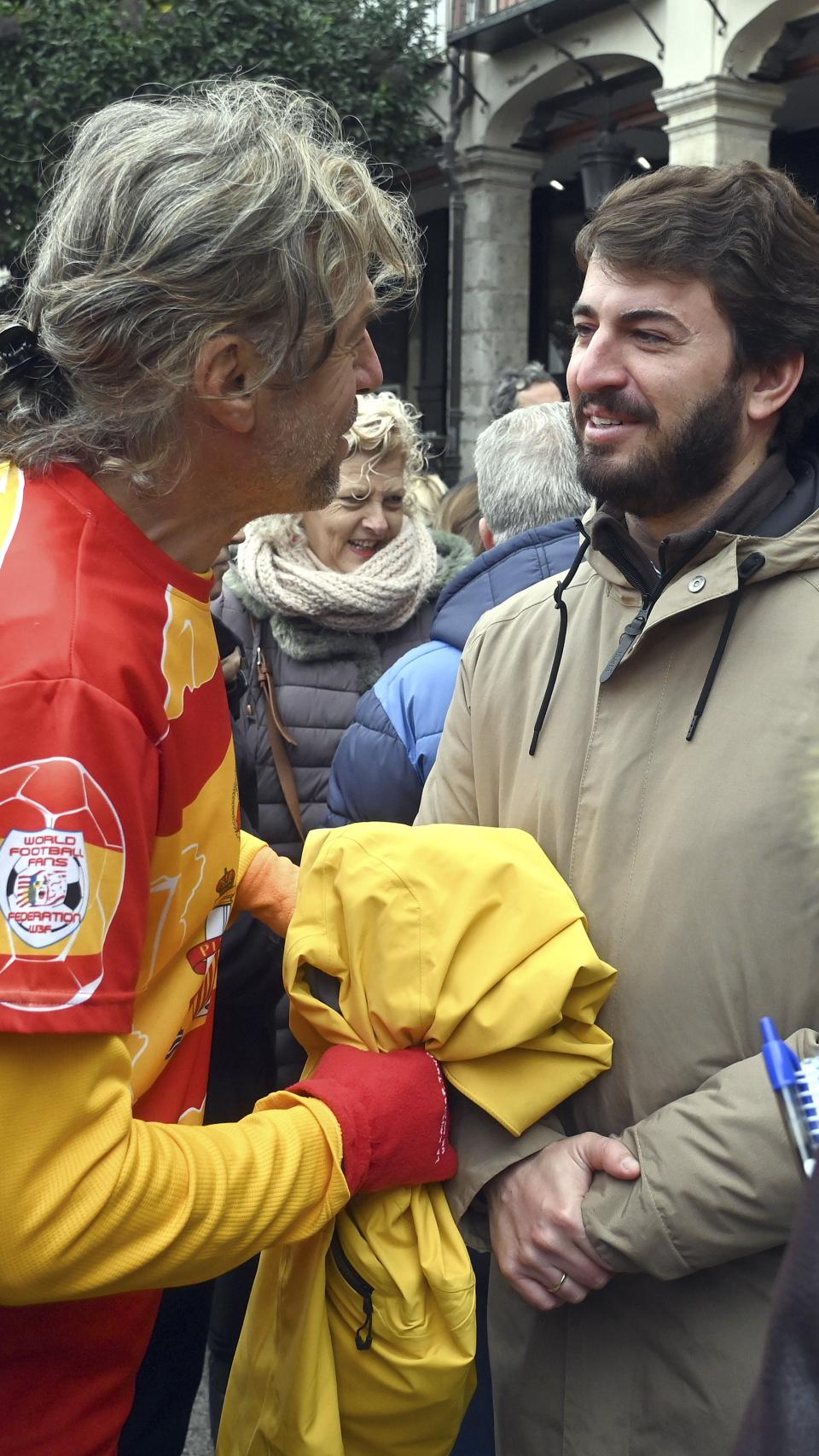El vicepresidente de la Junta de Castilla y León Juan García Gallardo, participó en la concentración en contra de la amnistía organizada por Sociedad Civil Burgalesa