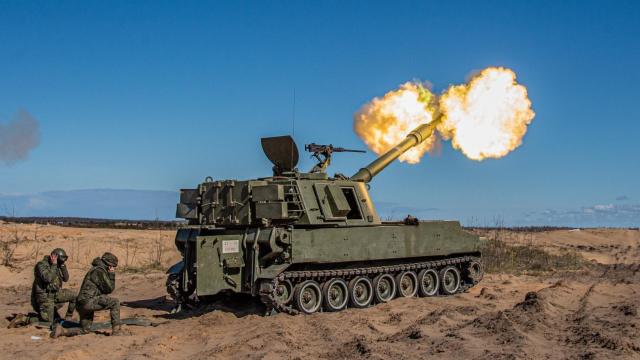 Obús M109 A5 del Ejército de Tierra desplegados en Letonia