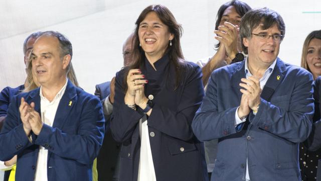 Jordi Turull, secretario general de Junts, Laura Borràs, expresidenta del Parlament, y el ex 'president' Carles Puigdemont en el Congreso de Argelers, el año pasado.