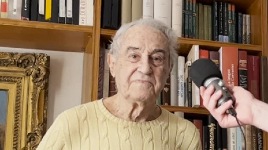 José María Carrascal en su apartamento de Madrid
