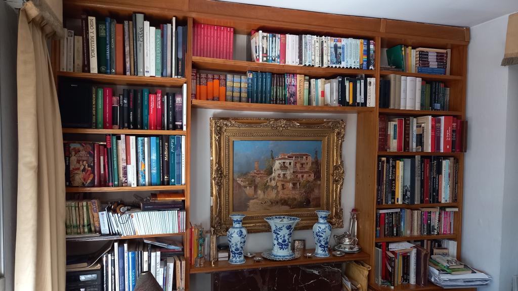 Estantería de libros de José María Carrascal