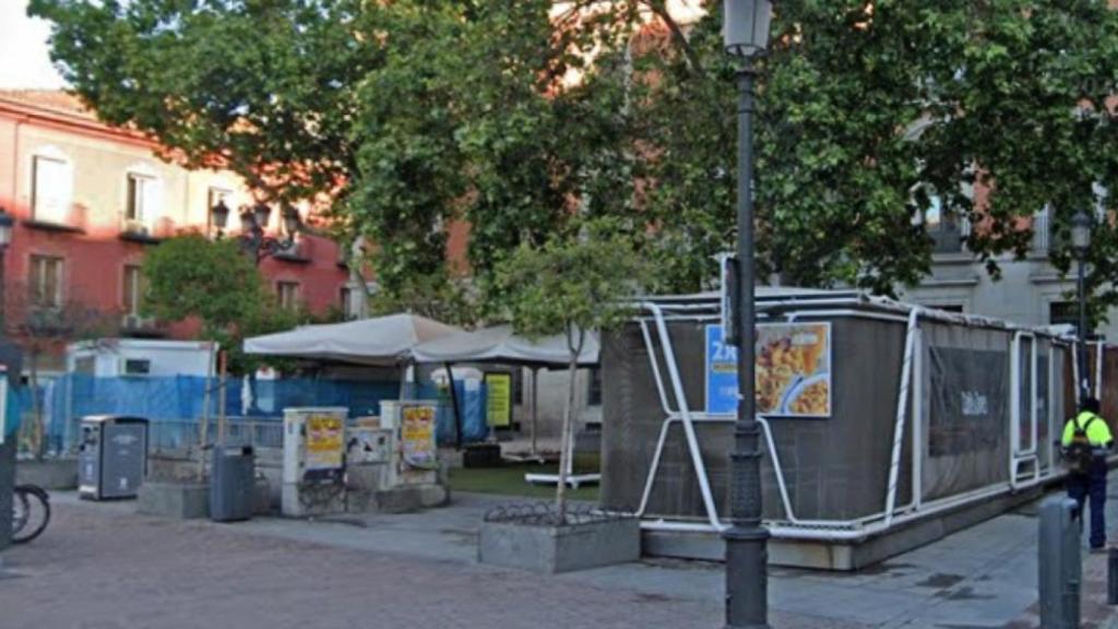 Quiosco de la plaza Jacinto Benavente, sobre el que pesa ya una orden de cierre.