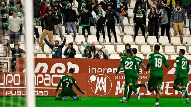 Óscar Plano celebrando su tanto.