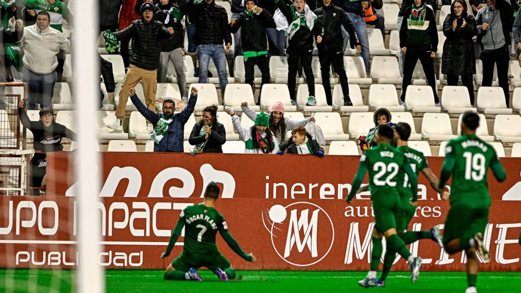 Óscar Plano celebrando su tanto.