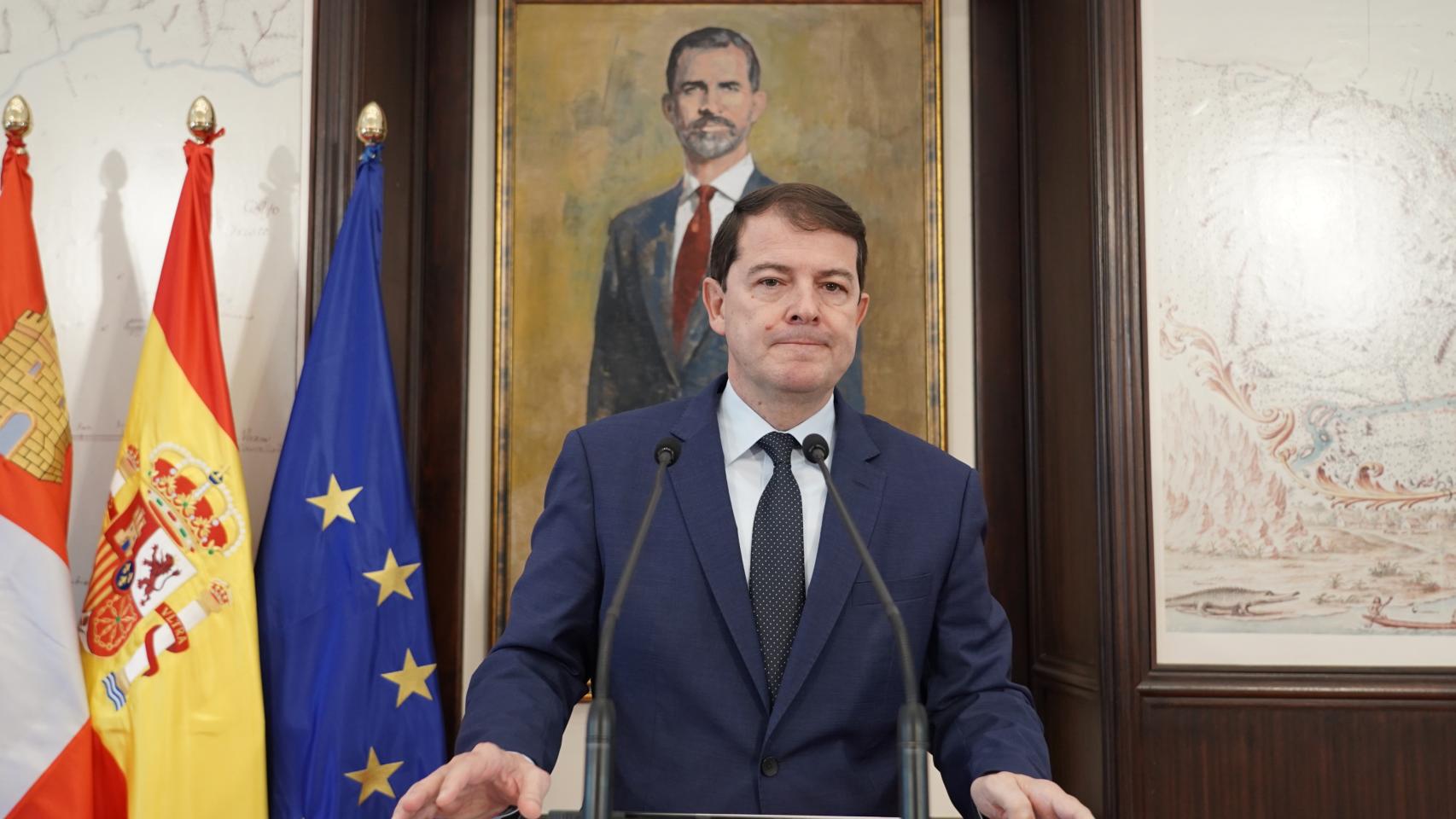 El presidente de la Junta de Castilla y León, Alfonso Fernández Mañueco, comparece tras la reunión del Consejo de Gobierno Extraordinario.