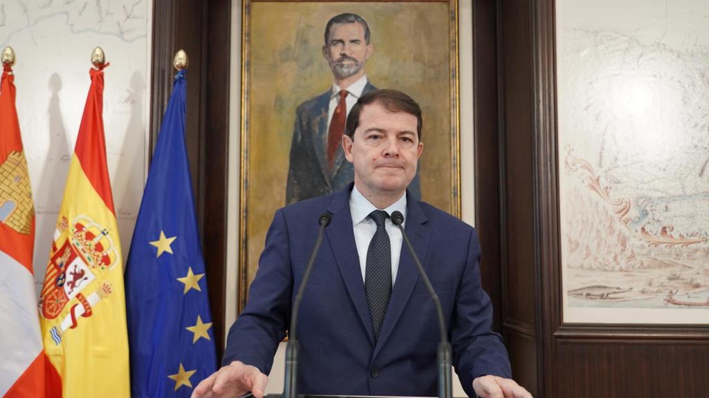 El presidente de la Junta de Castilla y León, Alfonso Fernández Mañueco, comparece tras la reunión del Consejo de Gobierno Extraordinario.
