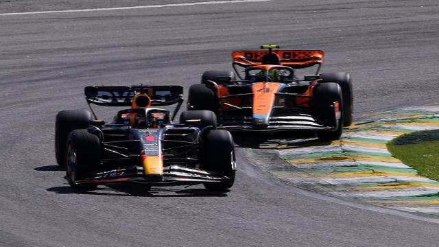 Verstappen lucha con Norris