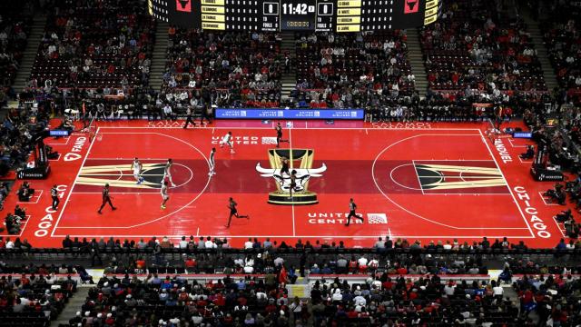 Comienzo del partido entre Nets y Bulls del In-Season tournament