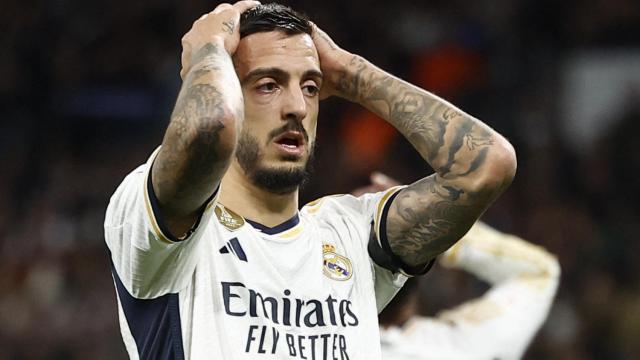 Joselu se lamenta de una ocasión fallada.