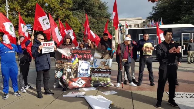 Manifestación rifeña a las puertas de la ONU en Ginebra.